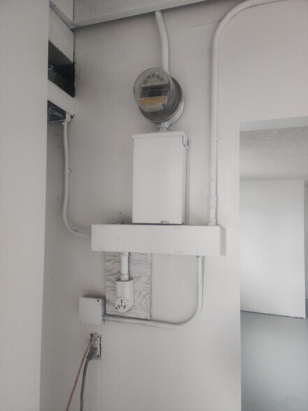 More Photos Of 645 Ahua St, Honolulu Warehouse For Lease