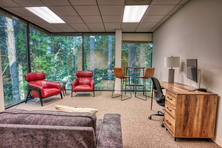 More Photos Of 9755 Dogwood Rd, Roswell Office For Lease