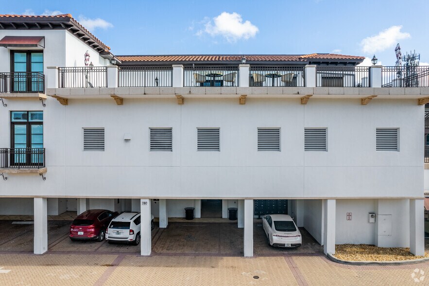 More Photos Of 780 5th Ave S, Naples Storefront Retail Office For Lease