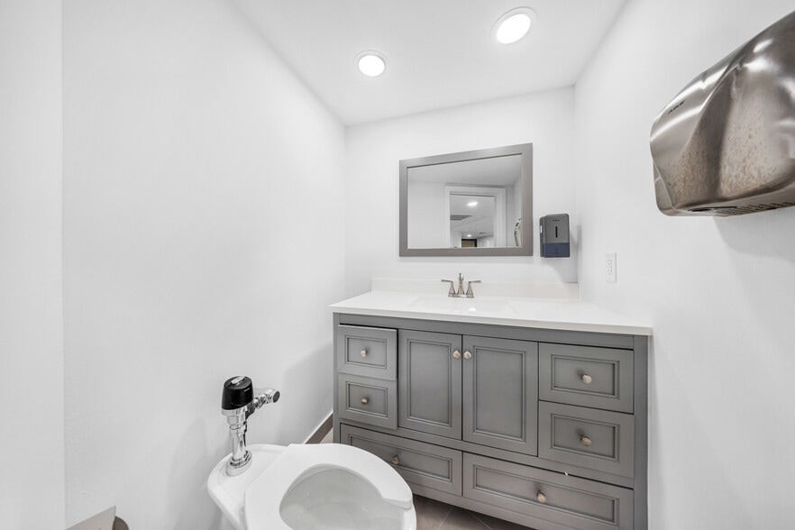 More Photos Of 5401 Collins Ave, Miami Beach Apartments For Sale