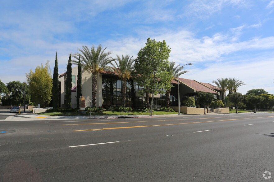 More Photos Of 801 E Chapman Ave, Fullerton Medical For Lease