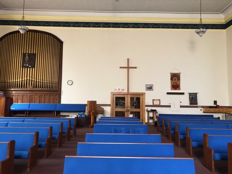 More Photos Of 109 Church St, Palmyra Religious Facility For Sale