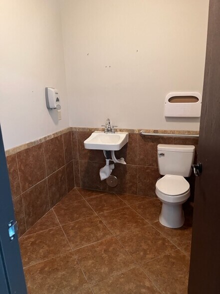 More Photos Of 2440 Adobe Rd, Bullhead City Storefront Retail Office For Lease