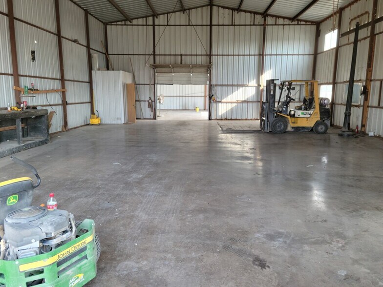 More Photos Of 8209 S US Highway 287, Rhome Land For Lease