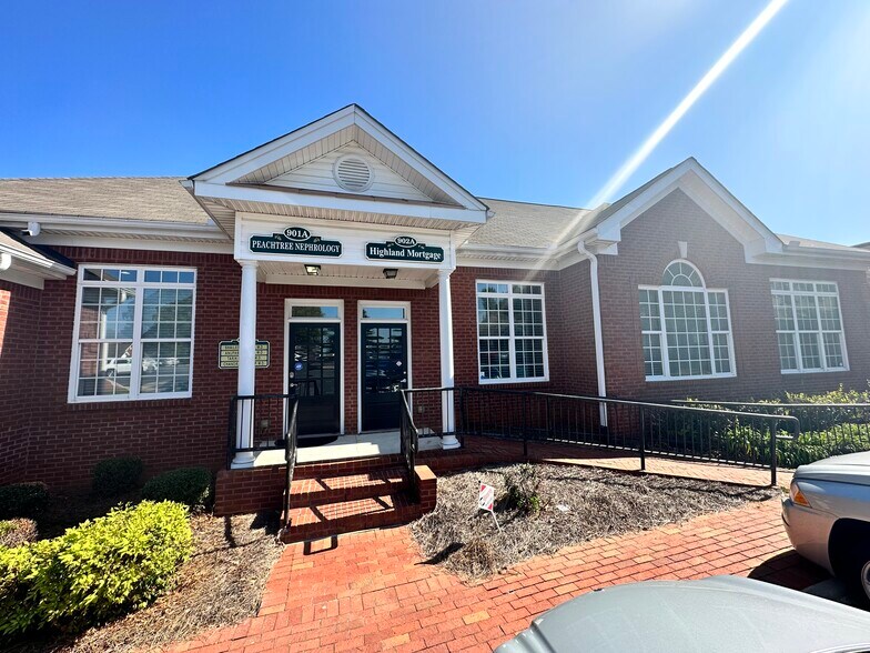 More Photos Of 327 Dahlonega St, Cumming Medical For Lease