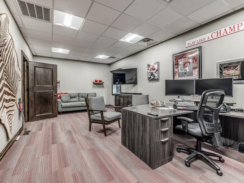 More Photos Of 209 NW 132nd St, Oklahoma City Industrial For Sale