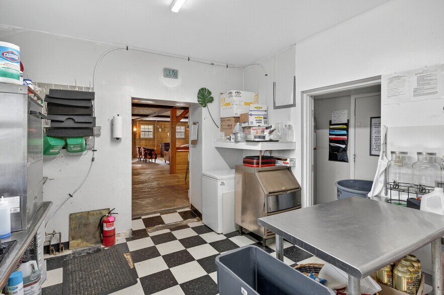 More Photos Of 65 Four Corners Rd, Warwick Specialty For Sale