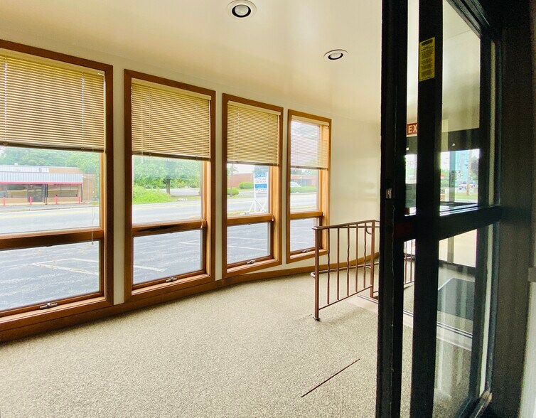 More Photos Of 915 N Hanover St, Elizabethtown Medical For Sale