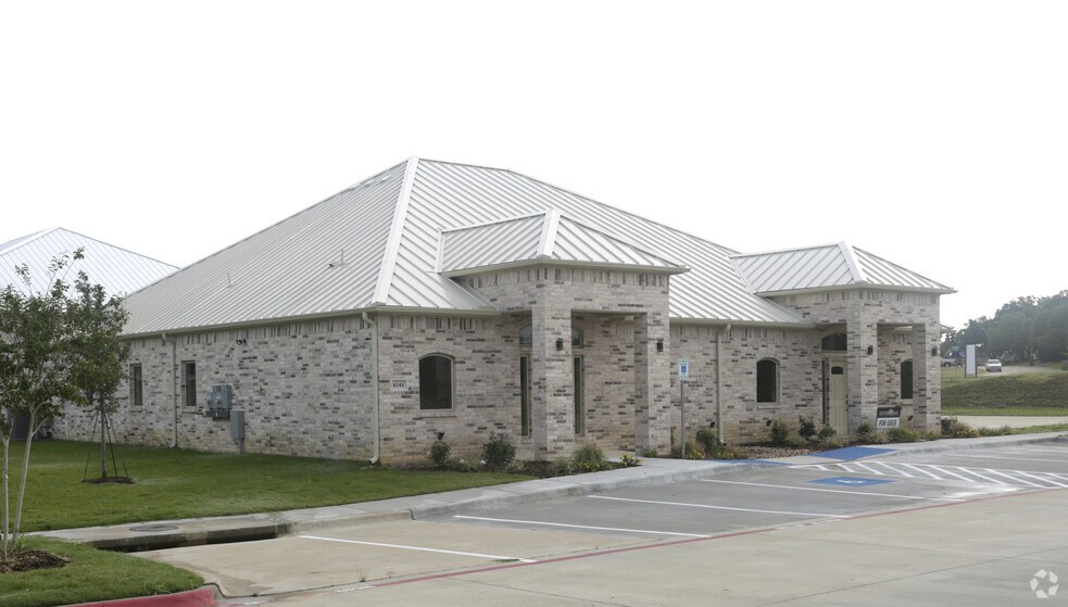 More Photos Of 6144 Precinct Line Rd, Hurst Office For Lease
