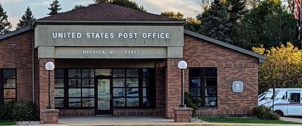 Primary Photo Of 1001 Market St, Nekoosa Post Office For Sale