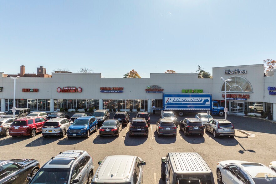 More Photos Of 175 W Merrick Rd, Freeport General Retail For Lease