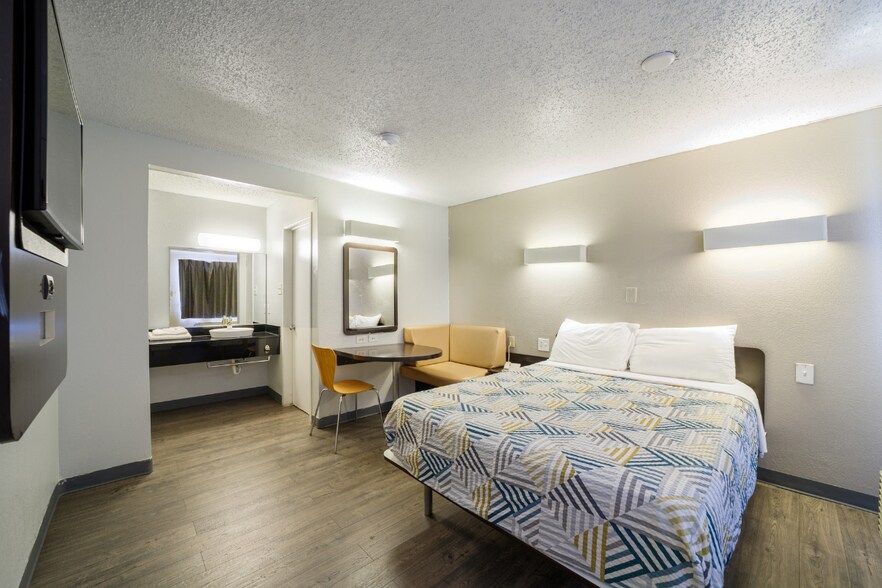 More Photos Of 5522 N Pan Am Expy, San Antonio Hotel For Sale