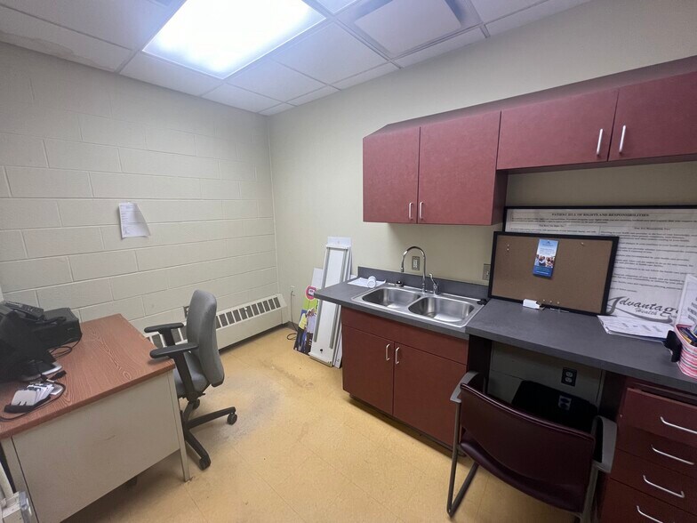 More Photos Of 60 E Warren Ave, Detroit Medical For Lease