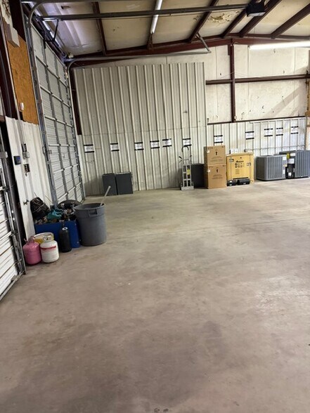 More Photos Of 123 S Date St, Jenks Warehouse For Lease