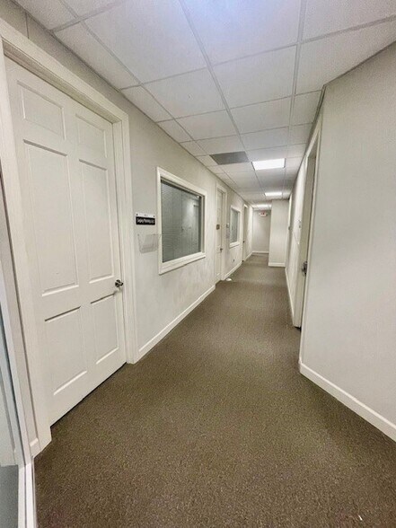 More Photos Of 784 Wall St, O'Fallon Office For Sale