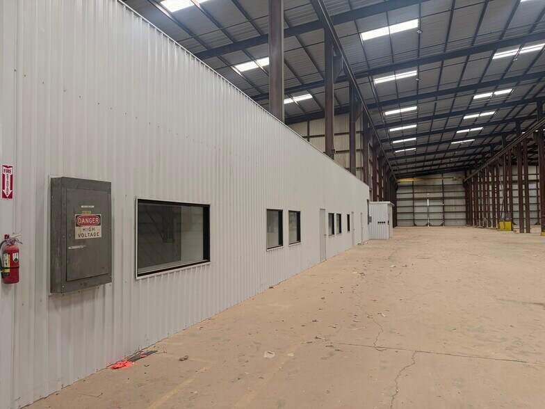 More Photos Of 8800 NW Loop 338, Odessa Warehouse For Lease