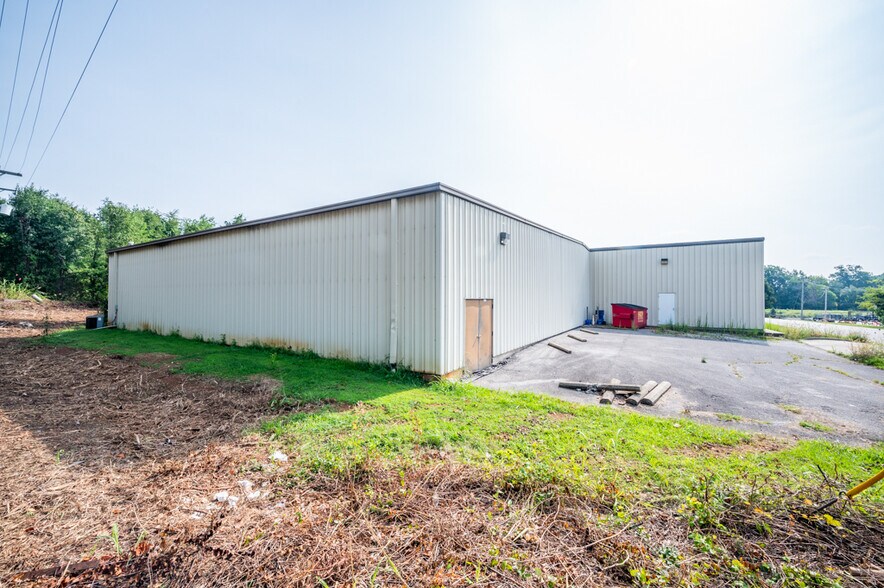 More Photos Of 1849 Gardner Ln NW, Corydon Sports And Entertainment For Sale