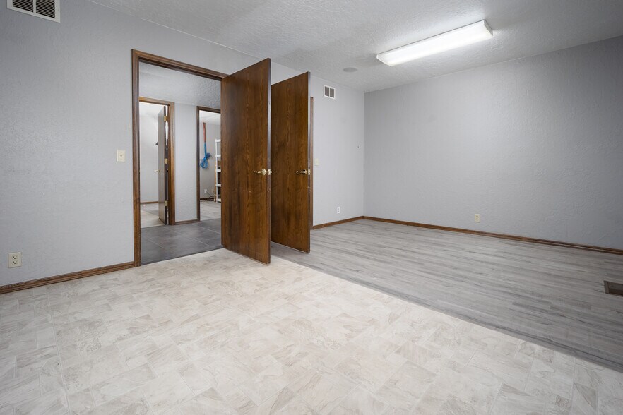 More Photos Of 1108 N Washington St, Weatherford Medical For Sale