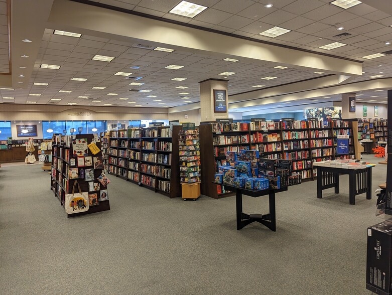 More Photos Of 4909 W Waco Dr, Waco Storefront For Sale