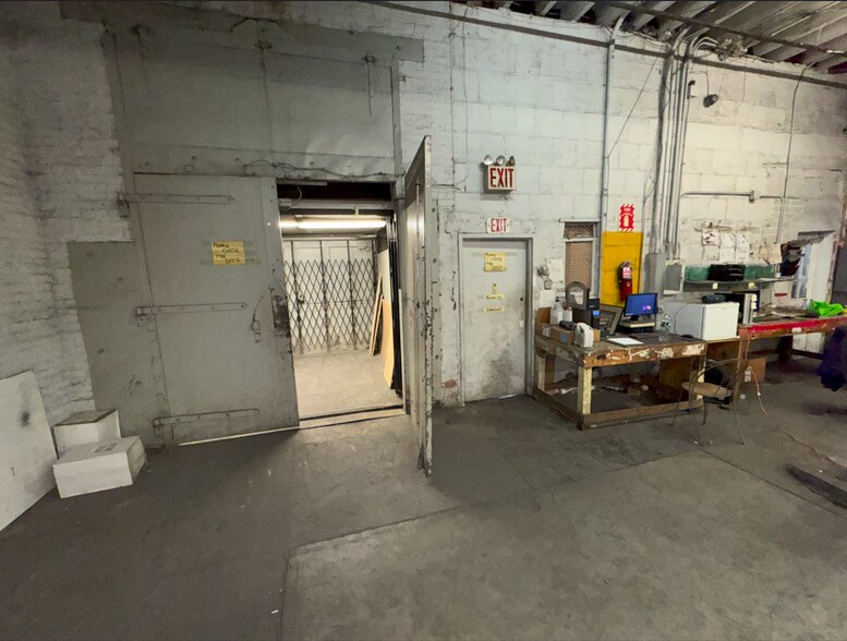 More Photos Of 450 Austin Pl, Bronx Warehouse For Lease