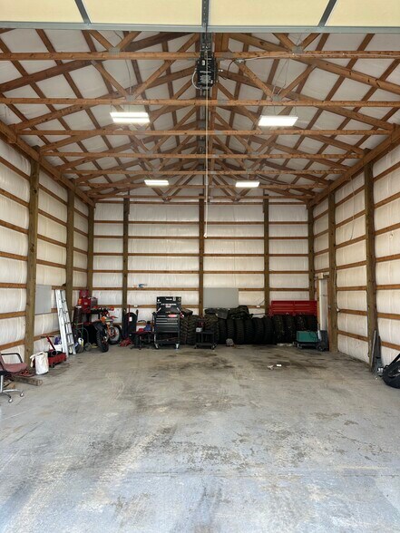 More Photos Of 19125 US 52, Metamora Flex For Sale