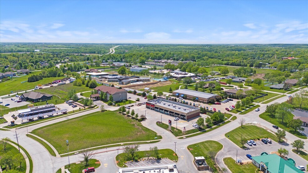 More Photos Of 1601-E Peoria Rd, Paola Unknown For Lease