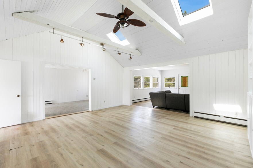 More Photos Of 35 Gardners Ln, Hampton Bays Apartments For Sale