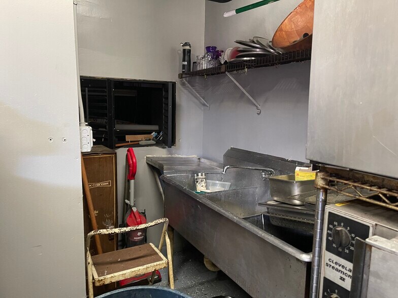 More Photos Of 5701 Johnson St, Hollywood Bar For Sale