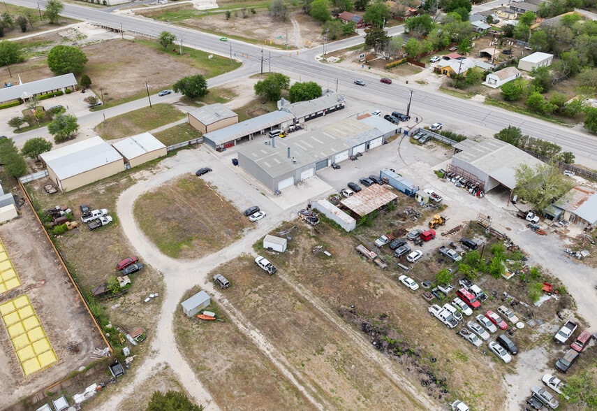More Photos Of 955 W Kingsbury St, Seguin Auto Repair For Sale