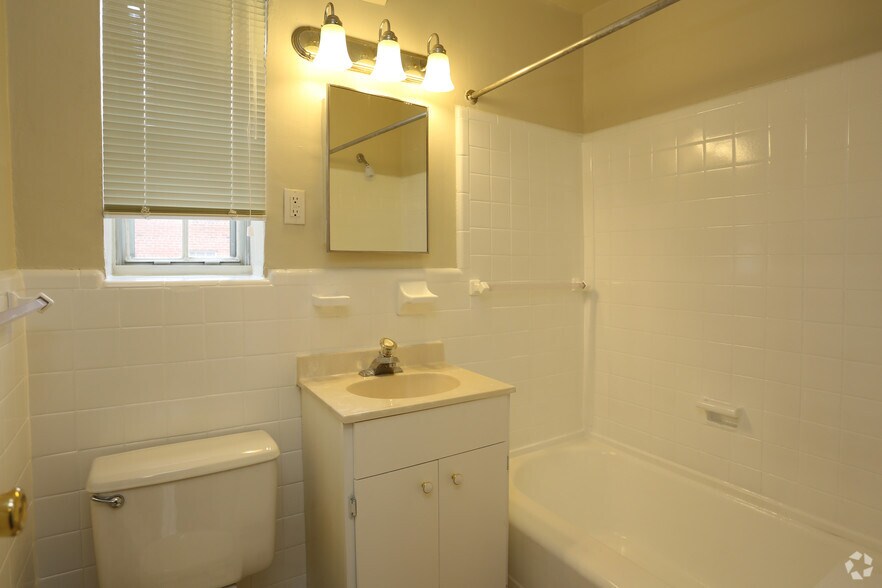 More Photos Of 3301 Chillum Rd, Mount Rainier Apartments For Sale