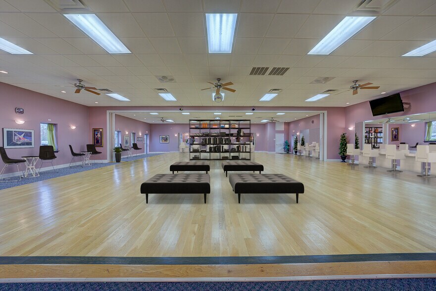 More Photos Of 1129 Thomas Jefferson Rd, Forest General Retail For Sale