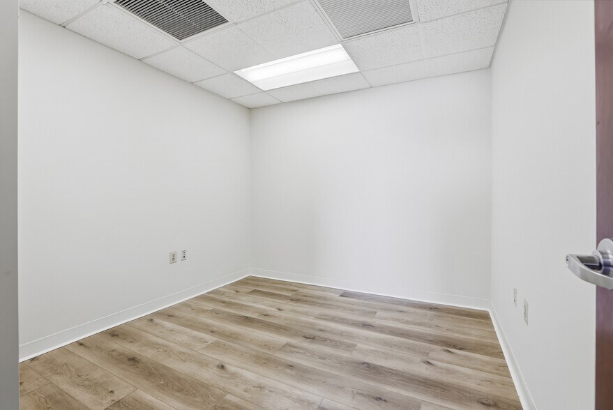 More Photos Of 2925 Lord Baltimore Dr, Windsor Mill Medical For Lease