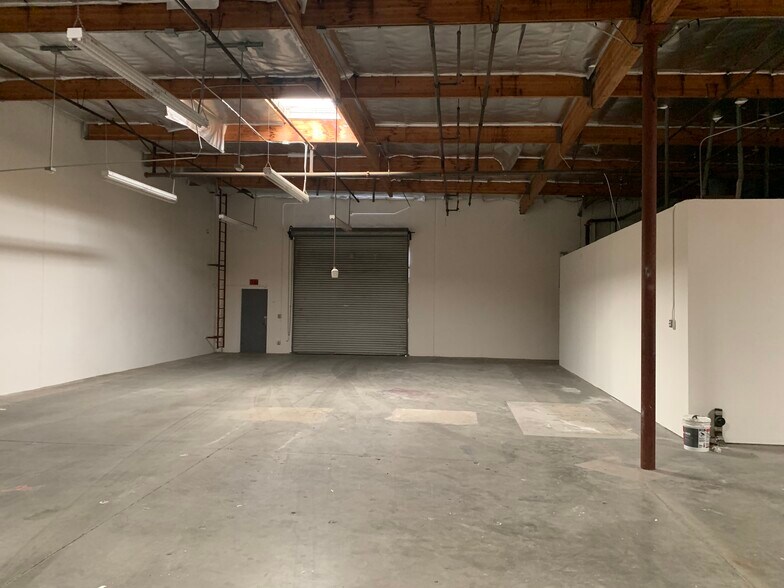 More Photos Of 2292 N Batavia St, Orange Warehouse For Lease