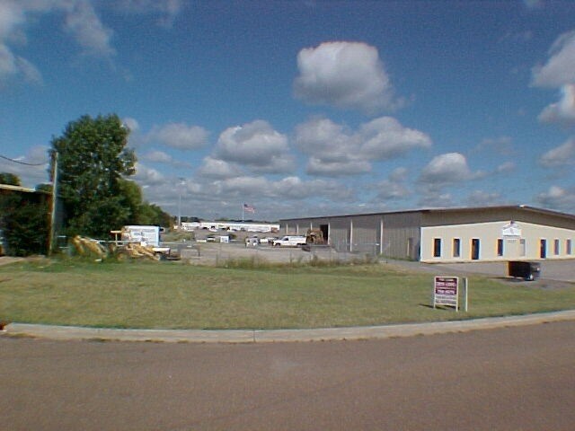 More Photos Of 1983 Vanderhorn Dr, Memphis Warehouse For Lease