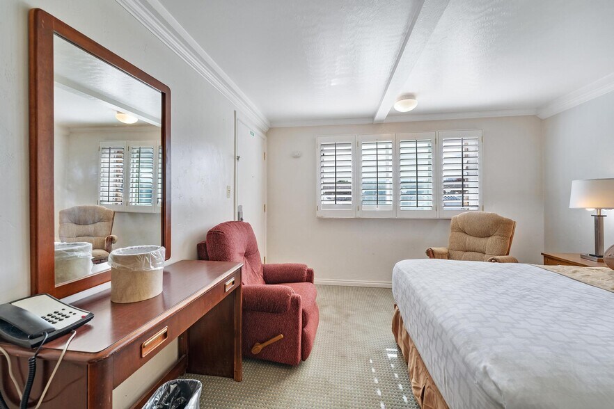 More Photos Of 423 W Main St, Vernal Hotel For Sale