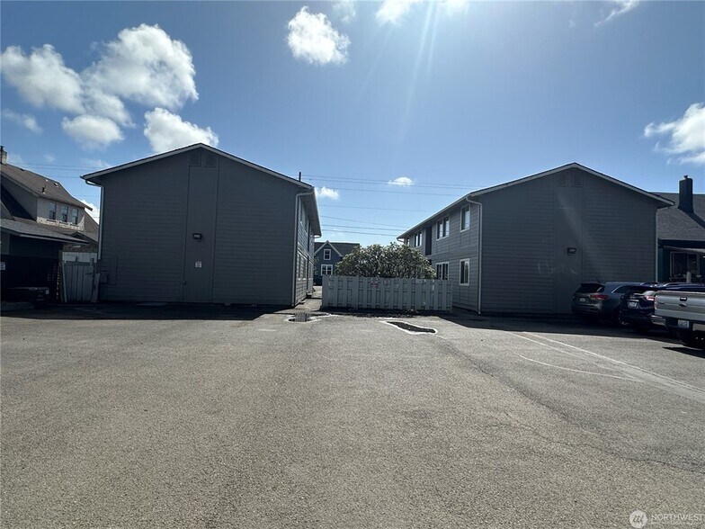 More Photos Of 210 Spruce St E, Ilwaco Apartments For Sale