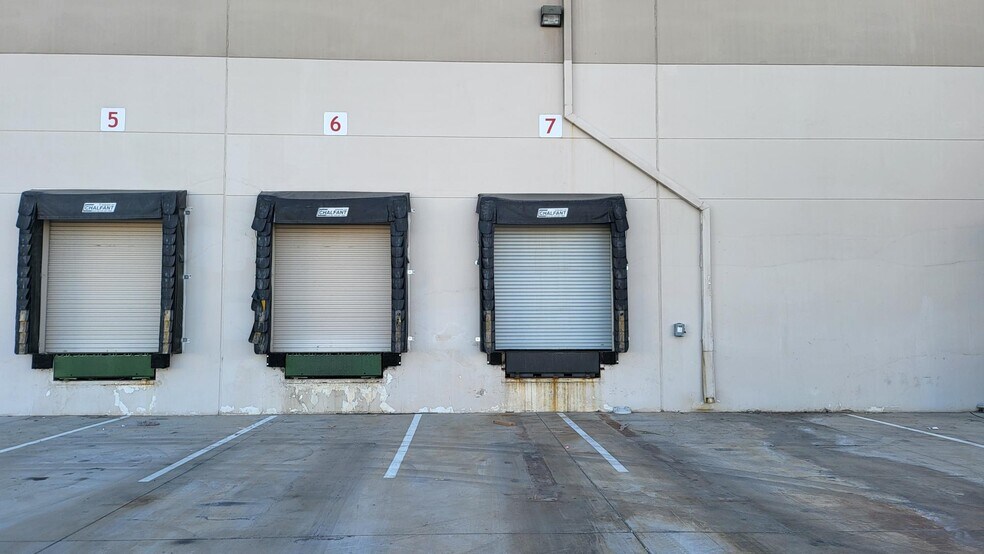 More Photos Of 3325-3326 W Oquendo Rd, Las Vegas Warehouse For Lease