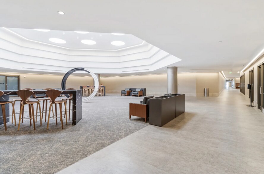 More Photos Of 3155 W big beaver Rd, Troy Office For Lease