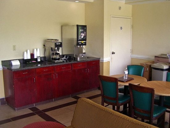 More Photos Of 7717 Lee Hwy, Chattanooga Hotel For Sale