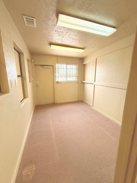 More Photos Of 14640 S FM 2790 W, Lytle Warehouse For Lease