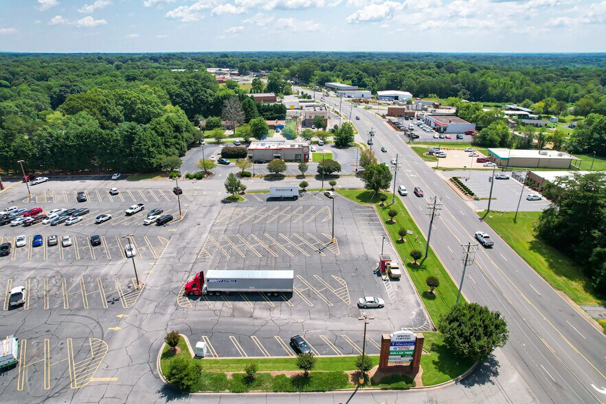 More Photos Of 2500 Springs Rd, Hickory Unknown For Lease