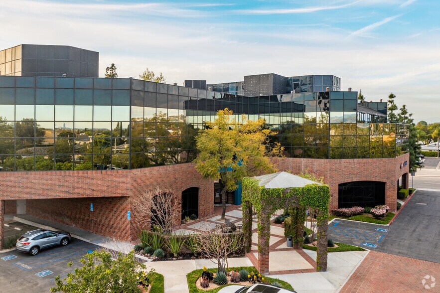 More Photos Of 18302 Irvine Blvd, Tustin Office For Lease