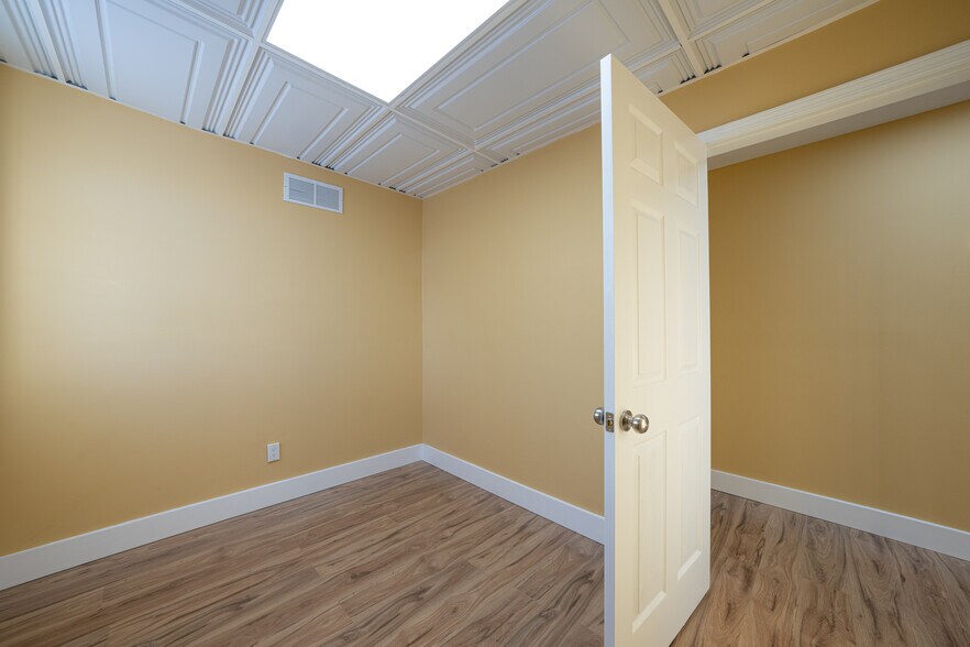 More Photos Of 1095 W Huron St, Waterford Medical For Lease