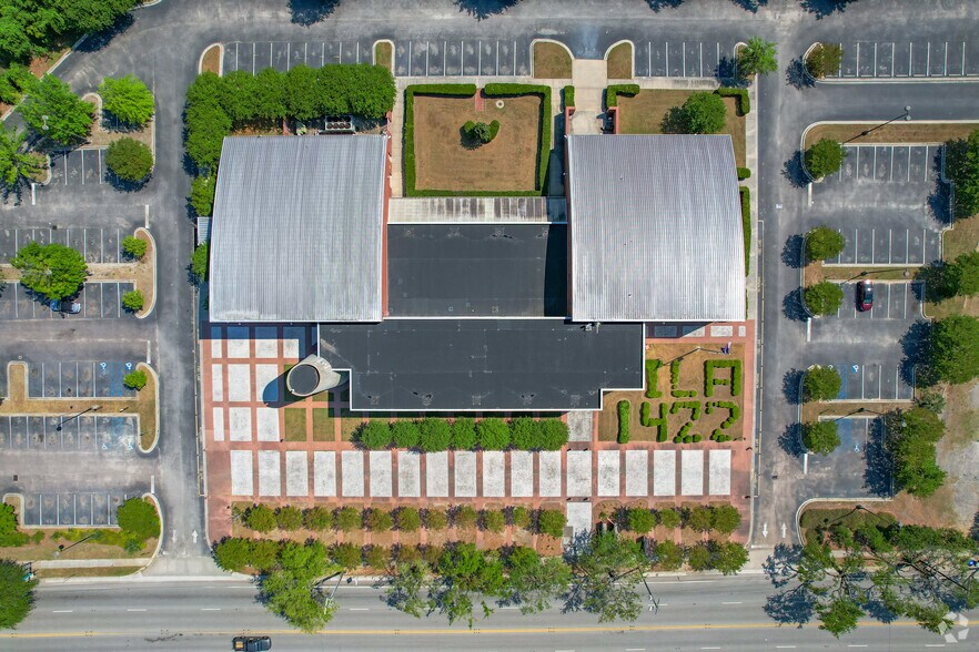 More Photos Of 1142 Morrison Dr, Charleston Lodge Meeting Hall For Lease