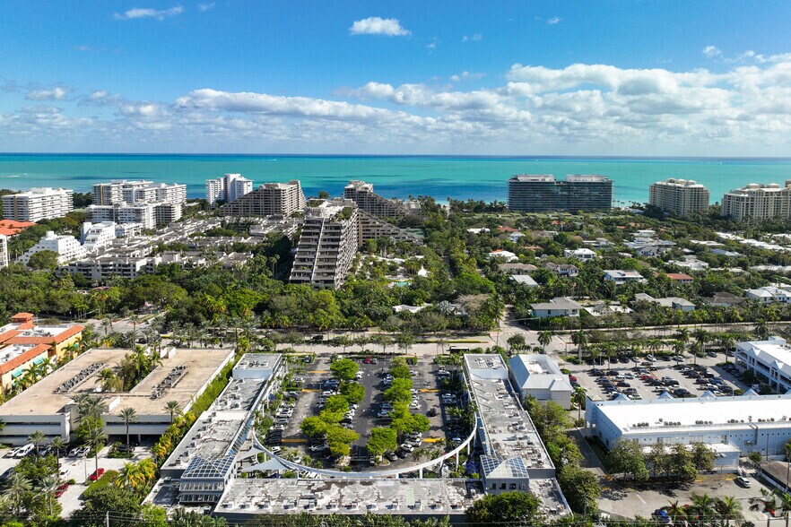 More Photos Of 260 Crandon Blvd, Key Biscayne Bank For Lease