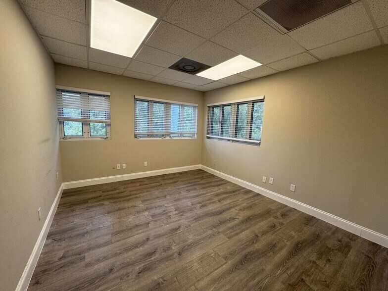More Photos Of 4532 Tamiami Trl E, Naples Office For Lease
