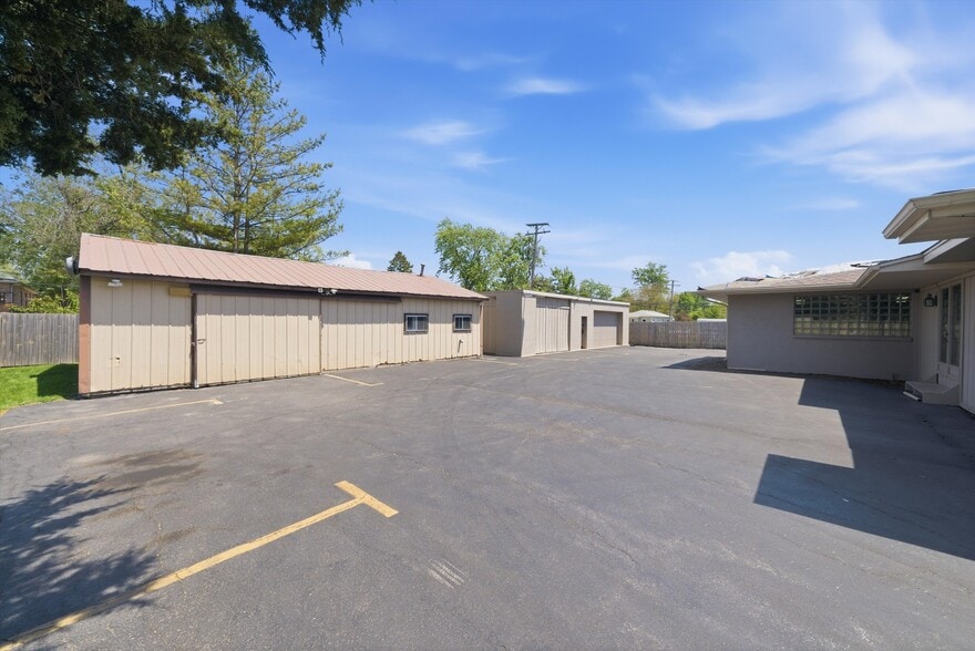 More Photos Of 2304 Plainfield Rd, Crest Hill Medical For Sale