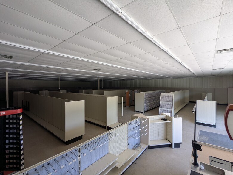 More Photos Of 9343 2nd St, Batson Freestanding For Lease