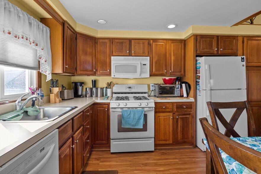 More Photos Of 512 Long Beach Blvd, Surf City Restaurant For Sale