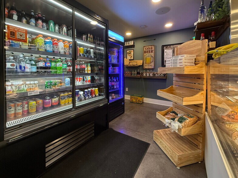 More Photos Of W4724 S Lakeshore Dr, Fontana Storefront For Sale